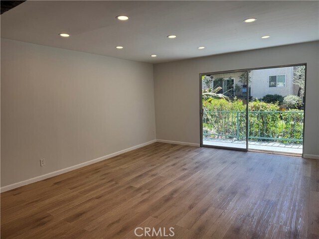 Photo - 5460 White Oak Ave Unidad C109