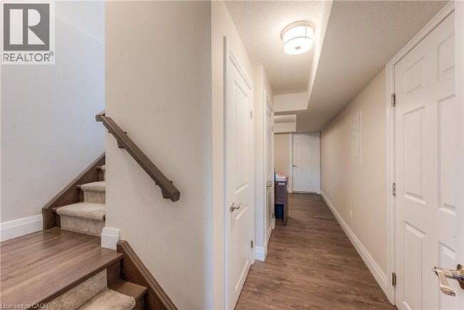 Photo - 537 Valhalla Cres