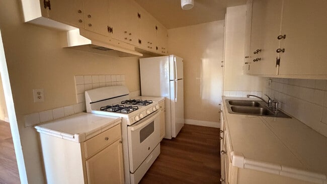 Building Photo - 1433 W 84th Pl