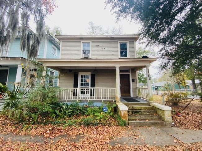 Photo - Renovated larg single family home! 2,200+ sf