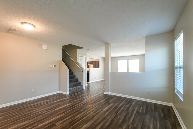 958 Streamside Dr