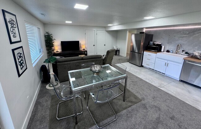 2701 Sky View Dr