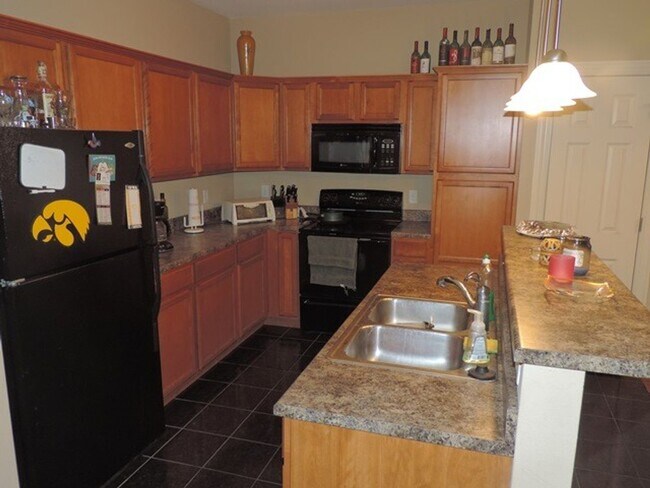 Photo - $2000 | 3 Bedroom, 2 Bathroom Condo | No P...