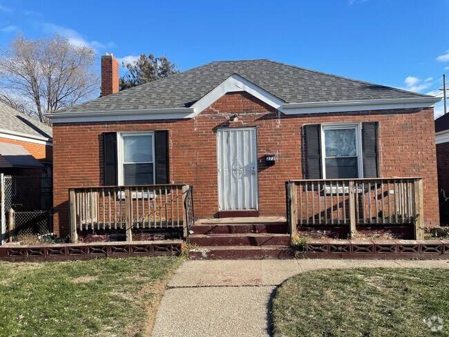 Building Photo - Brick Home Near Hospital