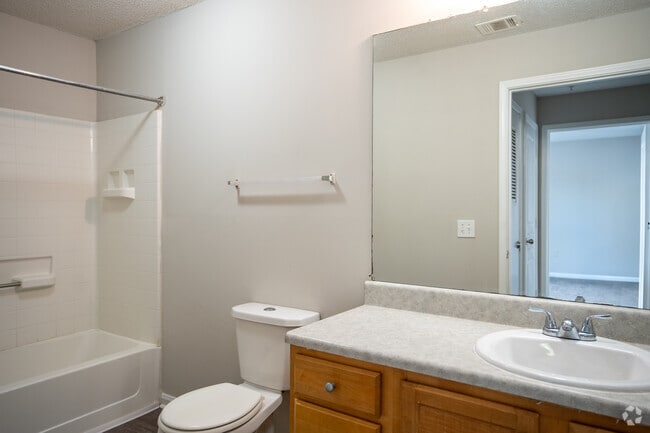 3BR, 2BA – 1,207SF - Bathroom