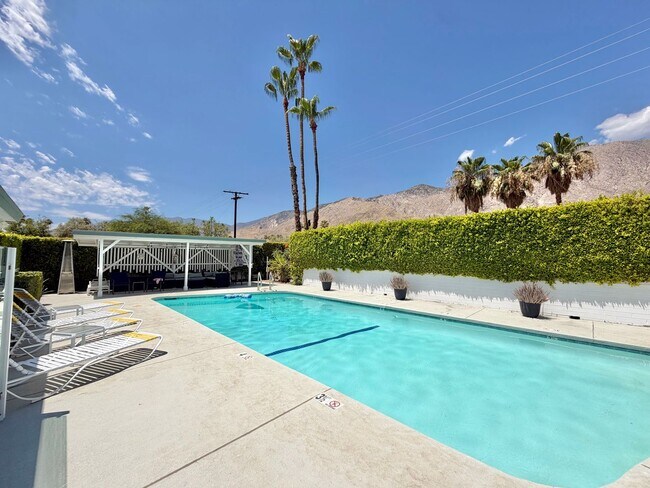 Building Photo - AVAILABLE NOW!! Studio Apartment in Palm Springs!! Unit 2