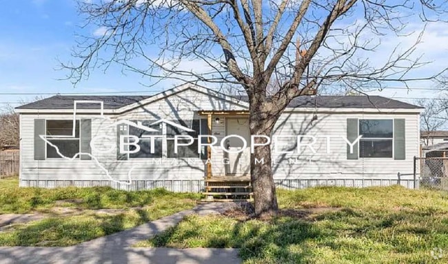Building Photo - Beautiful 3/2 Home