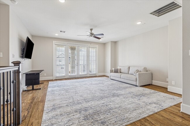 Photo - 921 Dunleigh Meadows Ln