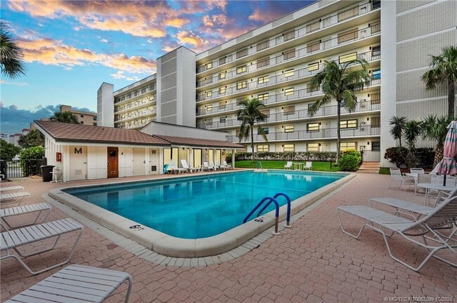 Building Photo - 10310 S Ocean Dr Unit 109