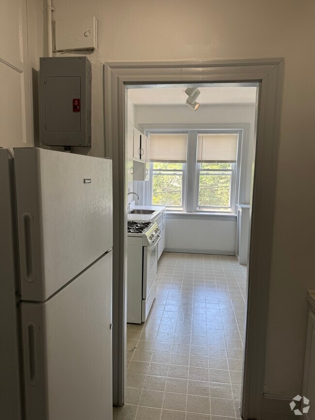 Building Photo - 48 Manchester Rd Unit 3 Rental
