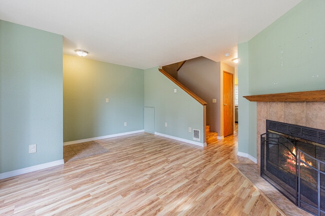 Photo - 7794 Skansie Ave