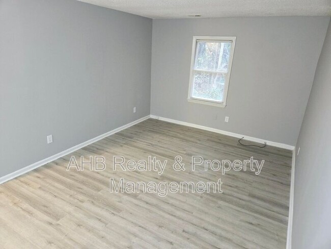 Photo - 2485 Michelle Dr