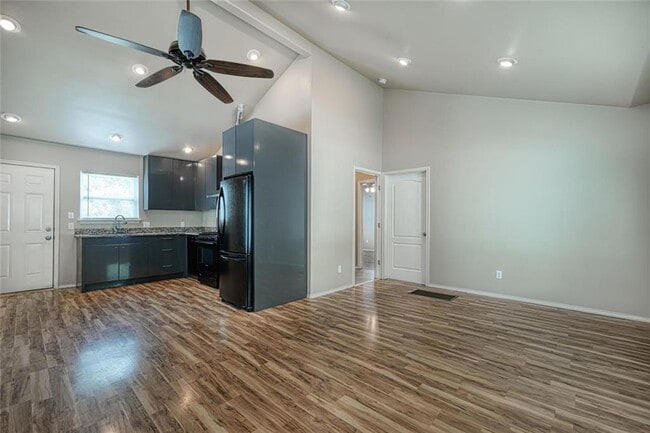 Photo - 2705 La Mesa Dr