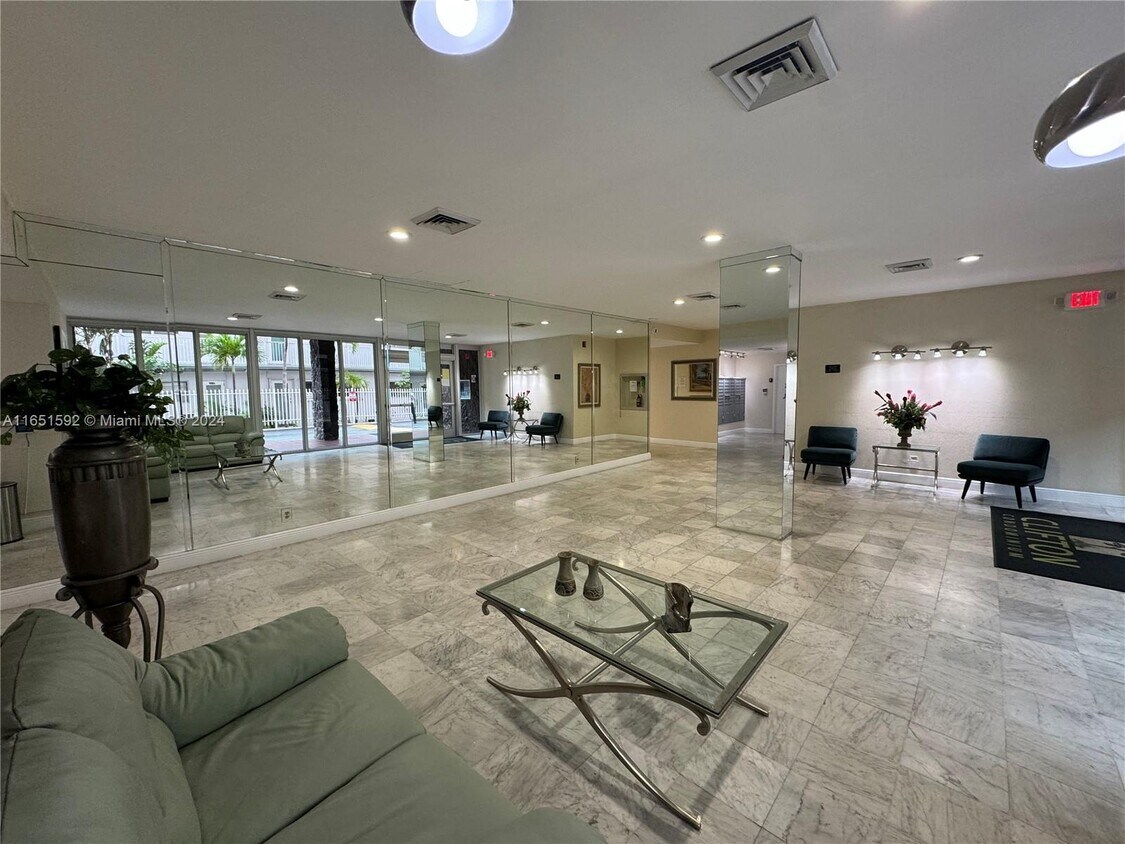Photo - 3161 S Ocean Dr (Hallandale Beach, FL)