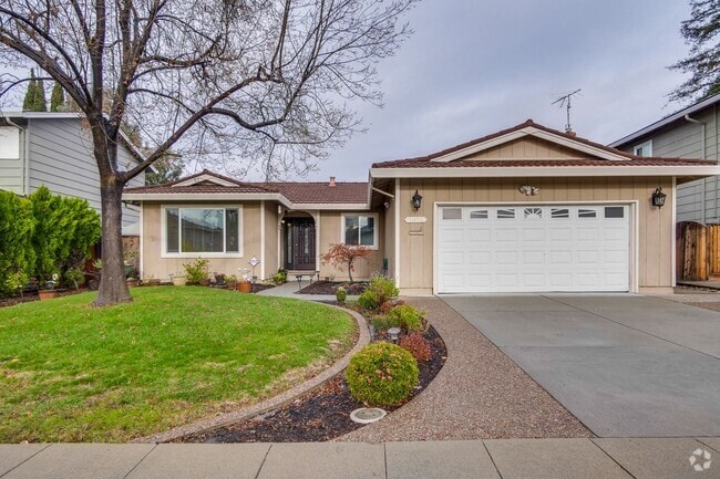 Building Photo - Warm and Inviting 3 bedroom, 2 Bath Home