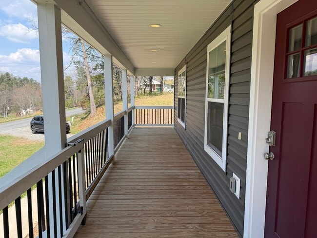 Photo - Leicester - Immaculate Three Bedroom with Huge Backyard