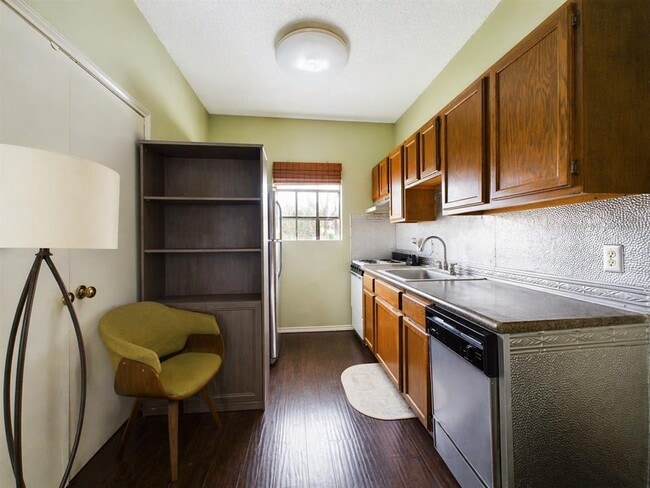 Photo - 3206 King St Unit 205