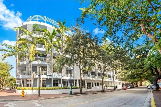 Building Photo - 3339 Virginia St Unit 305