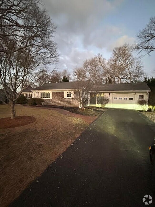 Building Photo - South Yarmouth Pond View Ranch Rental