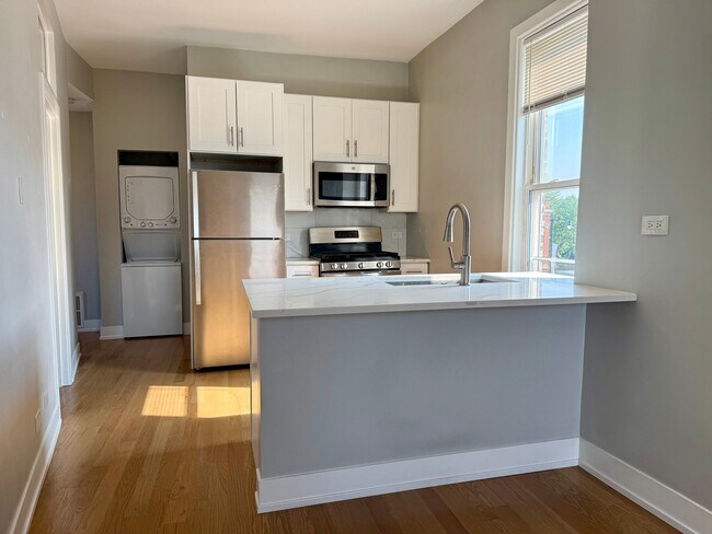 2545 W North Ave Unit 3R