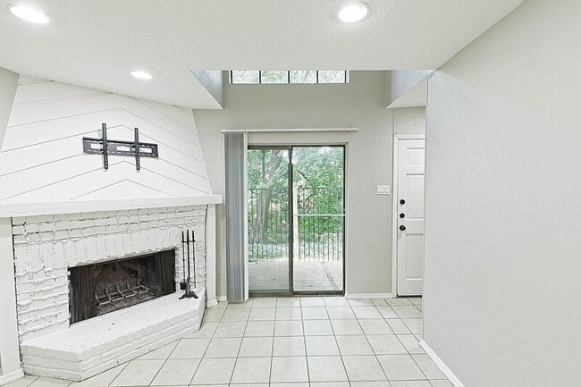 Photo - 889 Dublin Dr Unit D