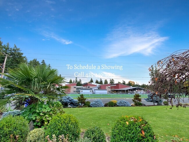 Building Photo - "Charming Bellevue Retreat: Spacious 2-Bed, 2-Bath with Finished Basement!" Unit #B