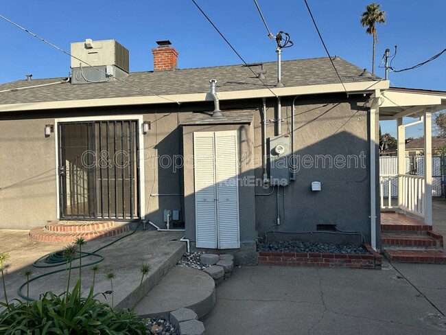 Photo - 5700 61st St