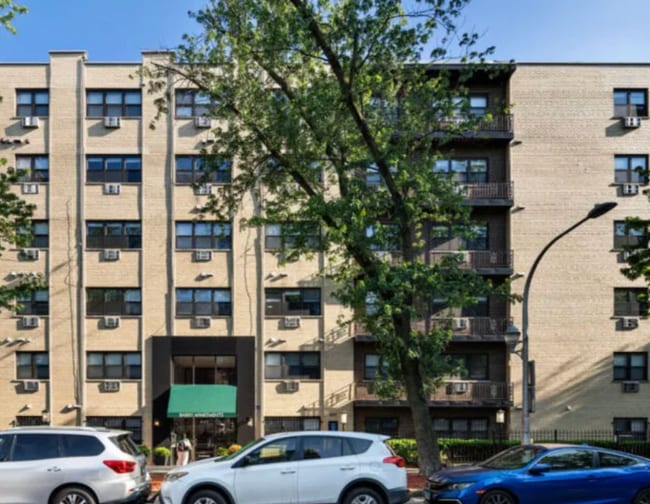 Photo - 456 W Barry Ave