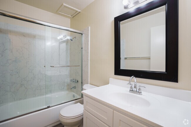 1BR, 1BA - 610SF - Bathroom