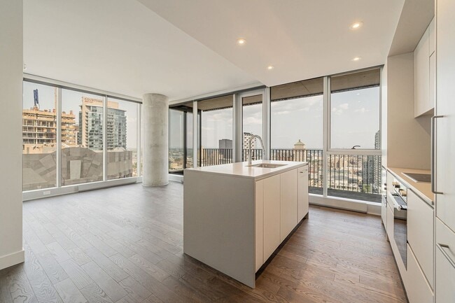 Building Photo - 1205 Pl. Phillips Unit 2515