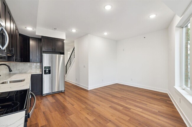 Photo - 3 br, 3 bath Triplex - 2554 FRANKFORD AVE ... Unit 1