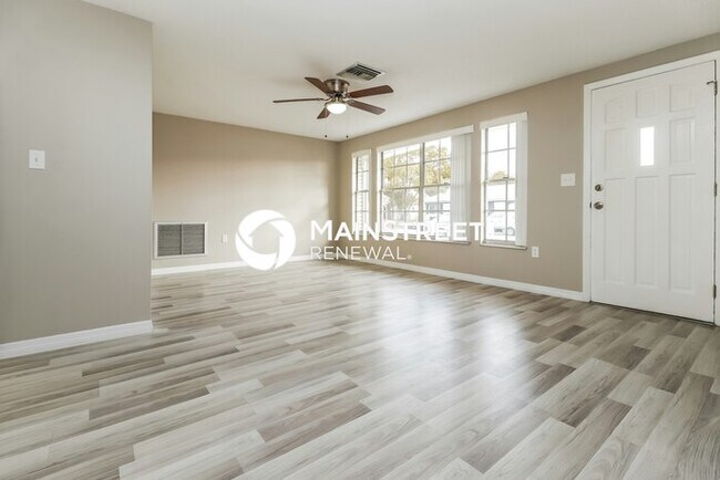 Photo - 3 Bedroom Pet-Friendly Home in New Port Richey, FL with Main Street Renewal