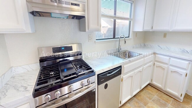 Photo - 1535 Springville Way