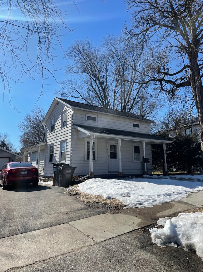 Building Photo - 811 W Peck St Rental