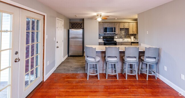 Building Photo - 733 Broadway Unit #4 Rental