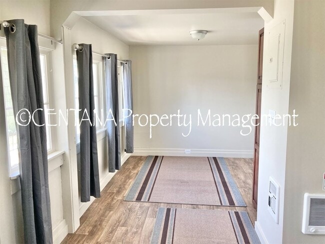 Photo - 618 E 4th St Unidad Studio House