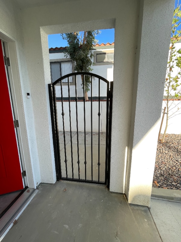 Photo - 900 W Graham Ave