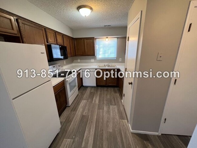 Photo - Half duplex AVAILABLE NOW
