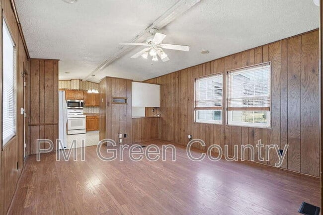 Photo - 834 W 138th St S