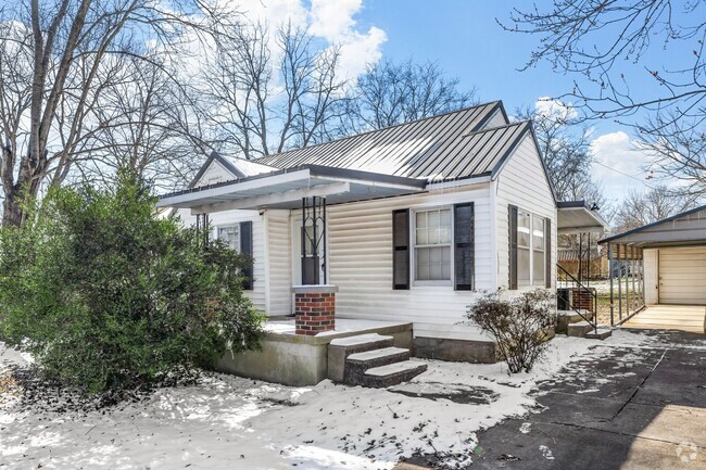 Building Photo - Charming White Cottage with Black Metal Ro... Rental