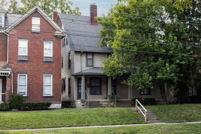 1885-1887 N 4th St