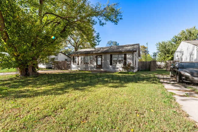 Photo - 2210 W Crawford St