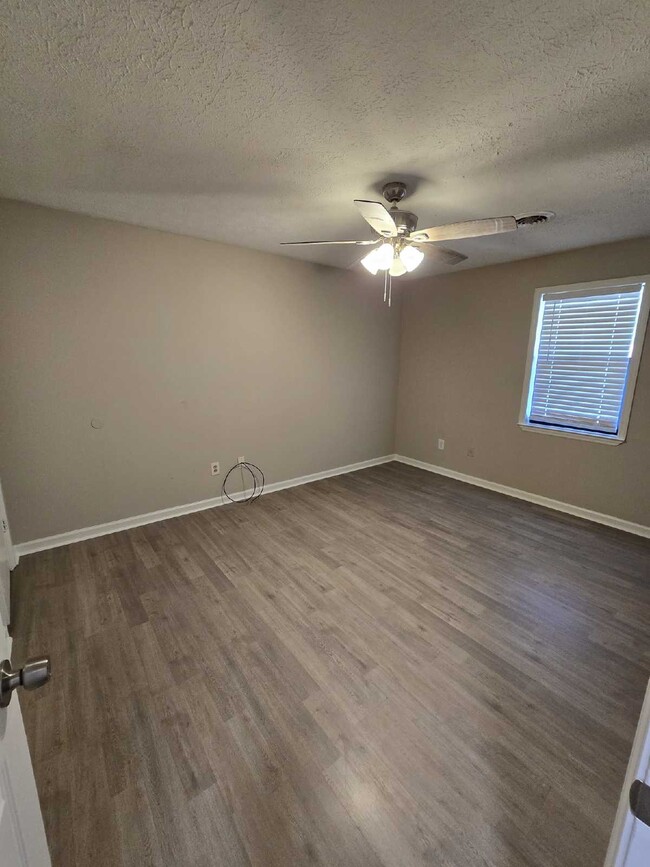 Photo - Charming 2-Bedroom Duplex in Hampton, GA with Spacious Layout and Modern Amenities! Unidad A