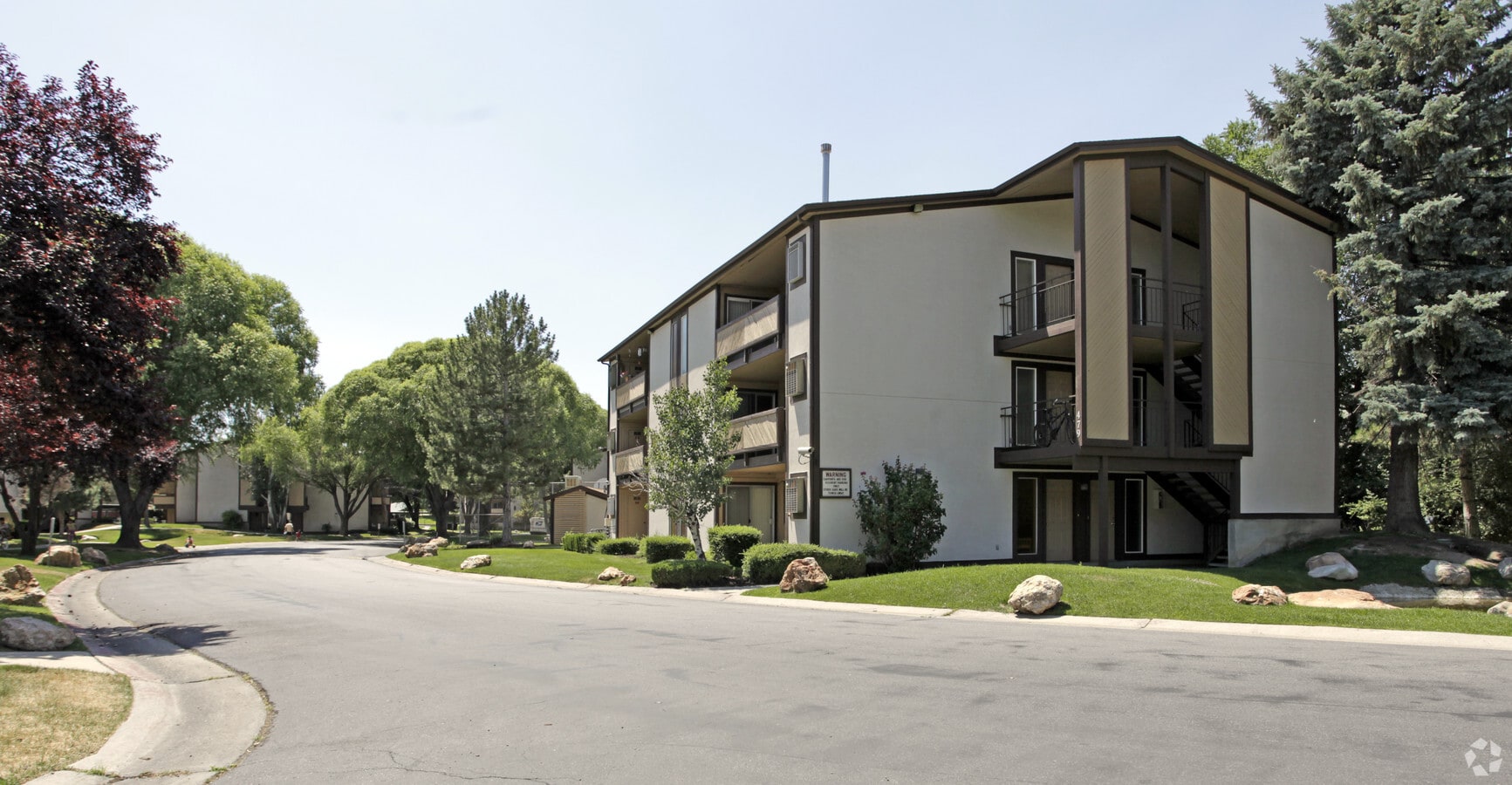 Stonehedge Apartments - Stonehedge Apartments