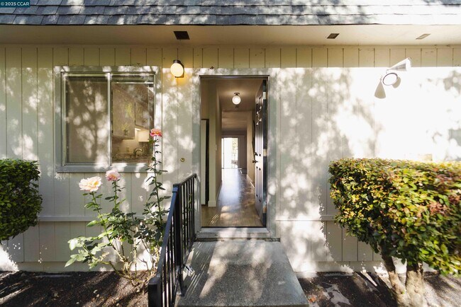 Building Photo - 4811 Appian Way Unit 2/4