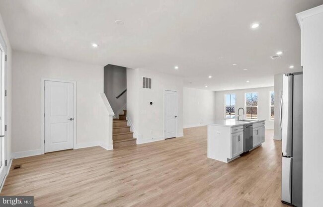 Photo - 127 Heyford Dr