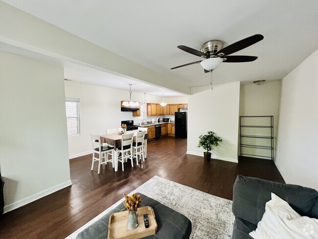 Building Photo - 1821 W Cullerton St Rental