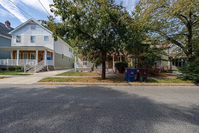 Photo - 1566 Winchester Ave