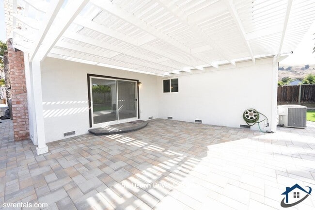 Building Photo - 3556 Lisbon Dr
