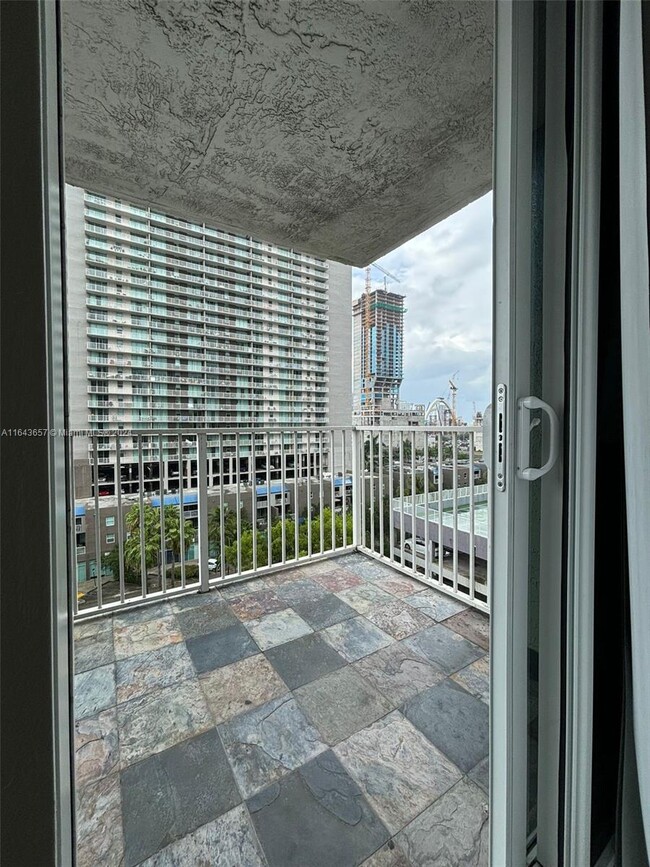 Photo - 850 N Miami Ave Condominio Unidad W-909